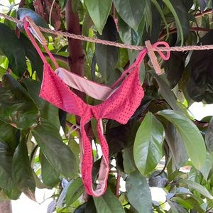 Acacia Size S (bottom) size P (top)